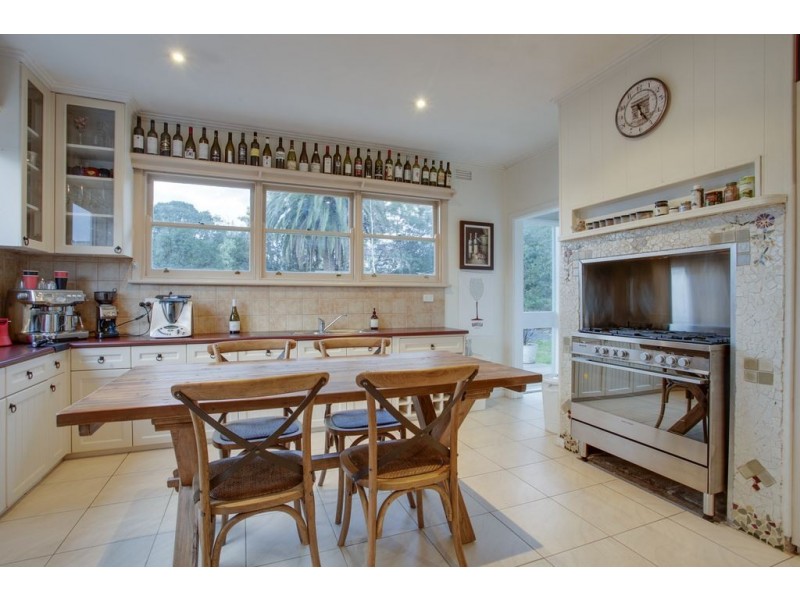 18 Byrne Road, Bayswater North VIC 3153