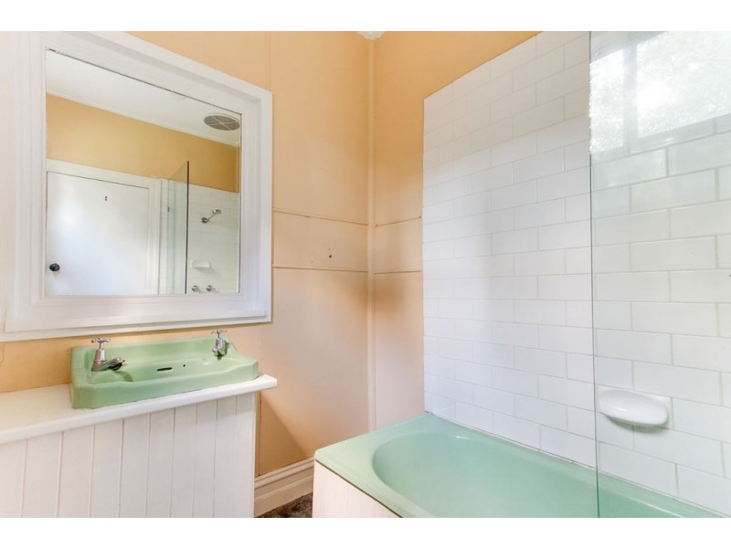 1/2 Parry Street, Croydon VIC 3136