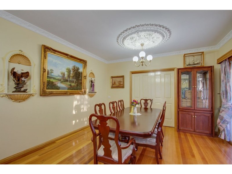 32 Pioneer Way, Kilsyth South VIC 3137