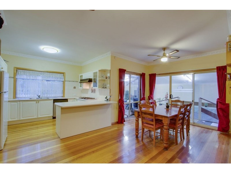 32 Pioneer Way, Kilsyth South VIC 3137