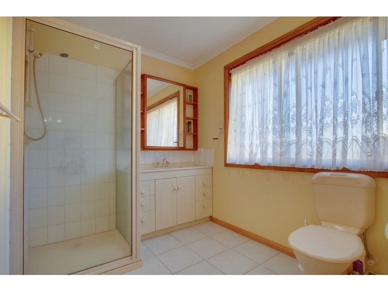 32 Pioneer Way, Kilsyth South VIC 3137