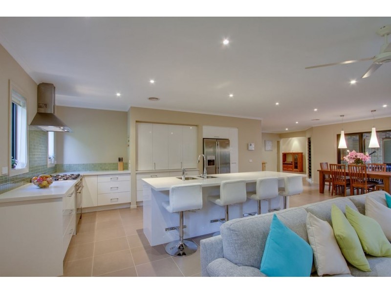 16 Mercia Avenue, The Basin VIC 3154