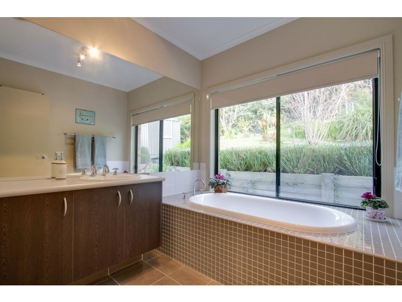 16 Mercia Avenue, The Basin VIC 3154