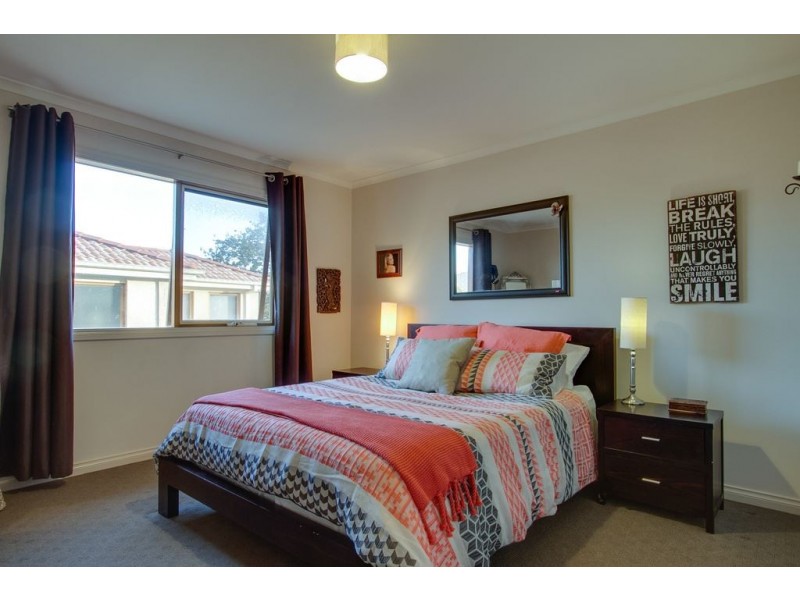 2/24 Aubrey Grove, Boronia VIC 3155