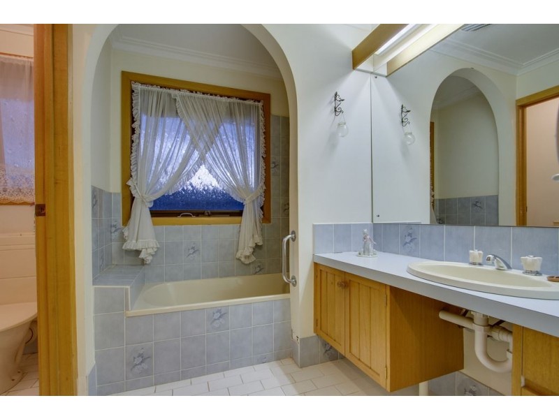 38 Linsley Way, Wantirna VIC 3152