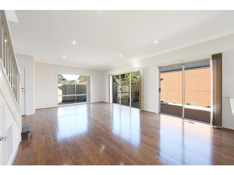 2/9 White Avenue, Bayswater North VIC 3153