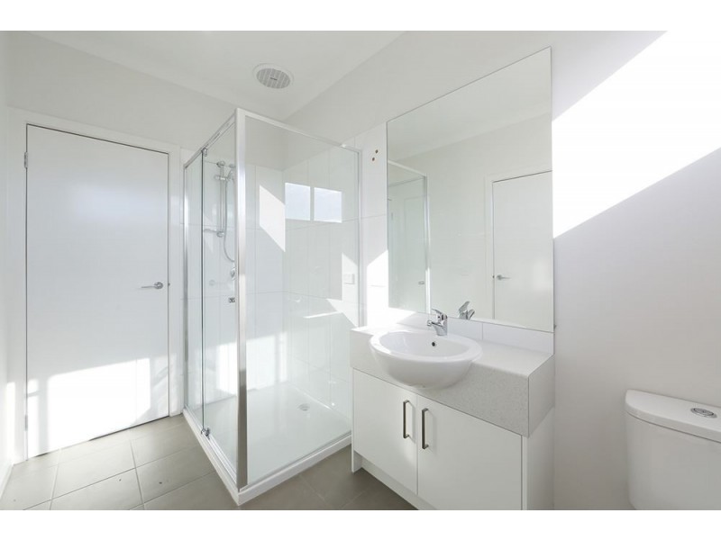 2/9 White Avenue, Bayswater North VIC 3153