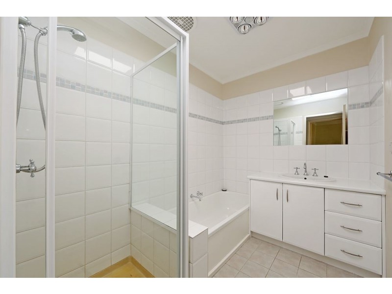 2/77 Lancaster Road, Mooroolbark VIC 3138