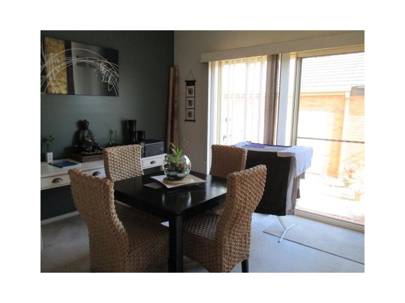 11 St Laurent Rise, Knoxfield VIC 3180