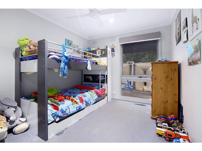 4 Paramount Avenue, Kilsyth VIC 3137