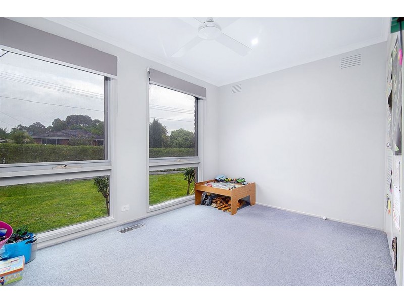 4 Paramount Avenue, Kilsyth VIC 3137