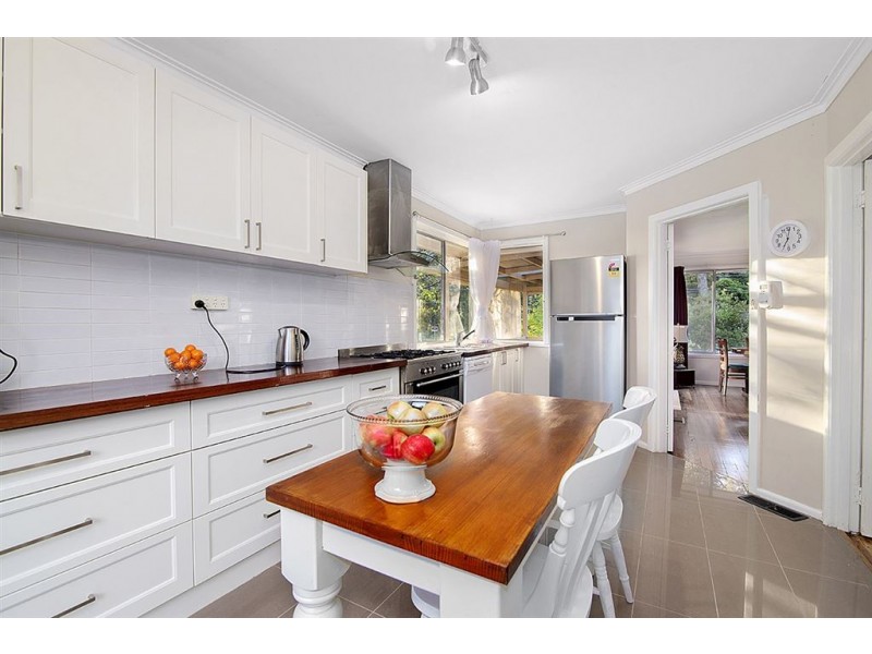 8 Vaughan Road, Ferntree Gully VIC 3156