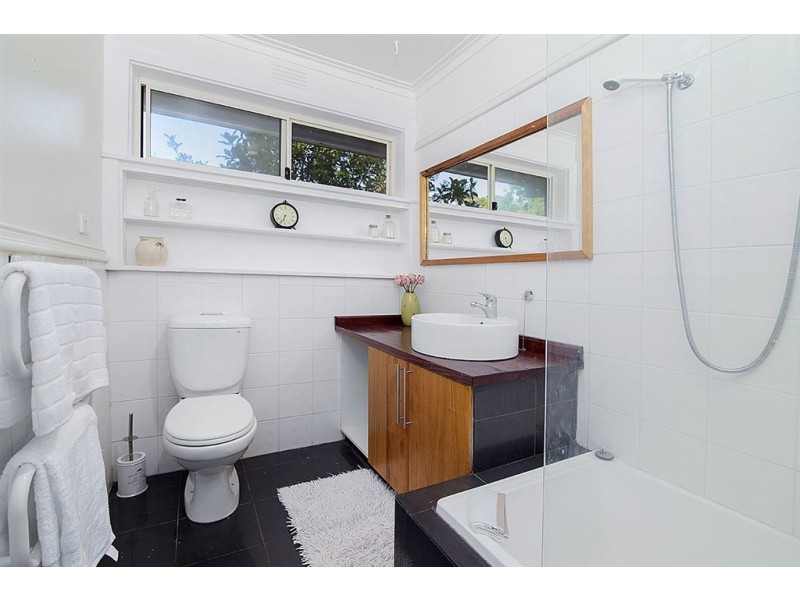 8 Vaughan Road, Ferntree Gully VIC 3156