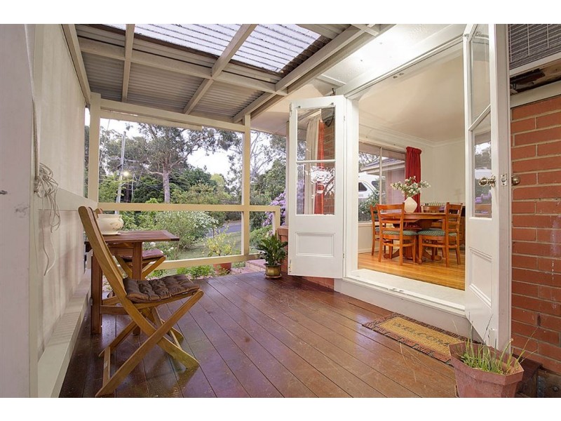 8 Vaughan Road, Ferntree Gully VIC 3156