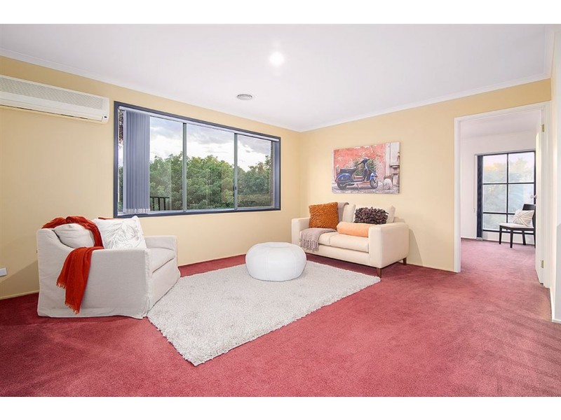 8 Pioneer Way, Kilsyth South VIC 3137