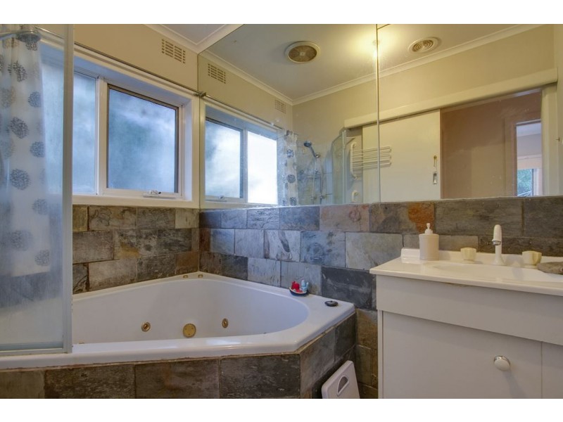 16 Glenfern Road, Ferntree Gully VIC 3156