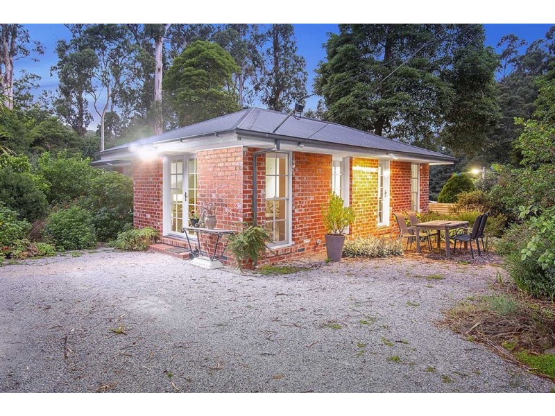 15 Myrtle Grove, Tecoma VIC 3160