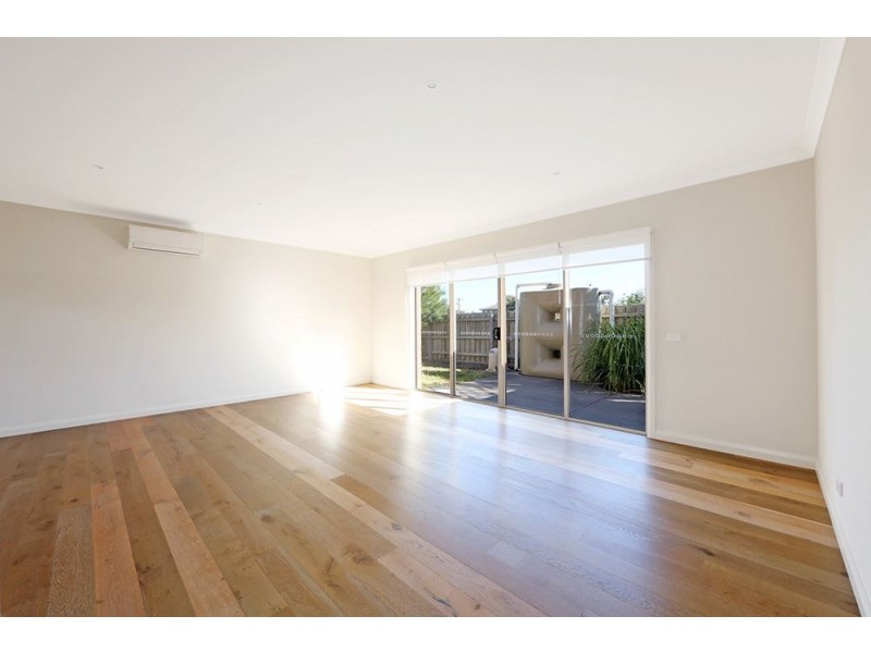 11 Mountainview Crescent, Seaford VIC 3198