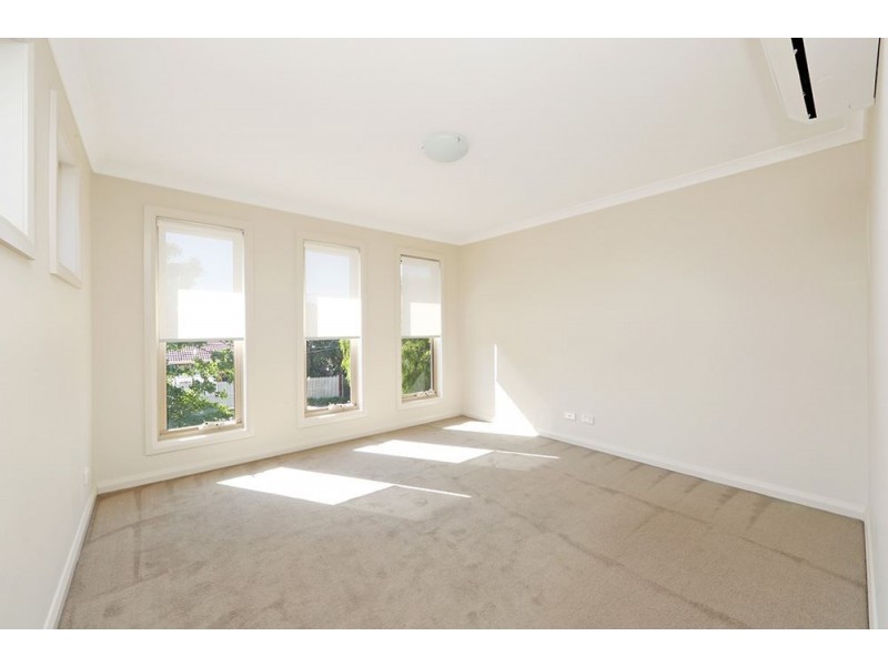 11 Mountainview Crescent, Seaford VIC 3198