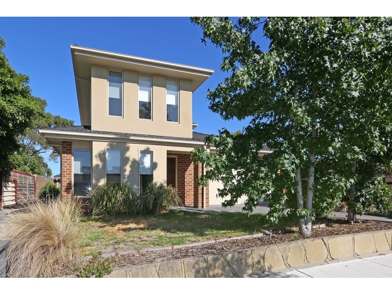11 Mountainview Crescent, Seaford VIC 3198
