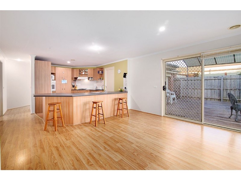 17 Grierson Drive, Kilsyth VIC 3137