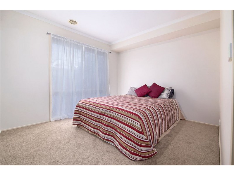 17 Grierson Drive, Kilsyth VIC 3137