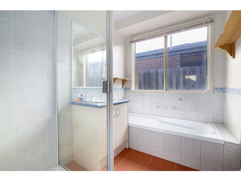 17 Grierson Drive, Kilsyth VIC 3137