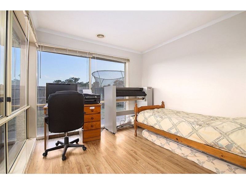 17 Grierson Drive, Kilsyth VIC 3137