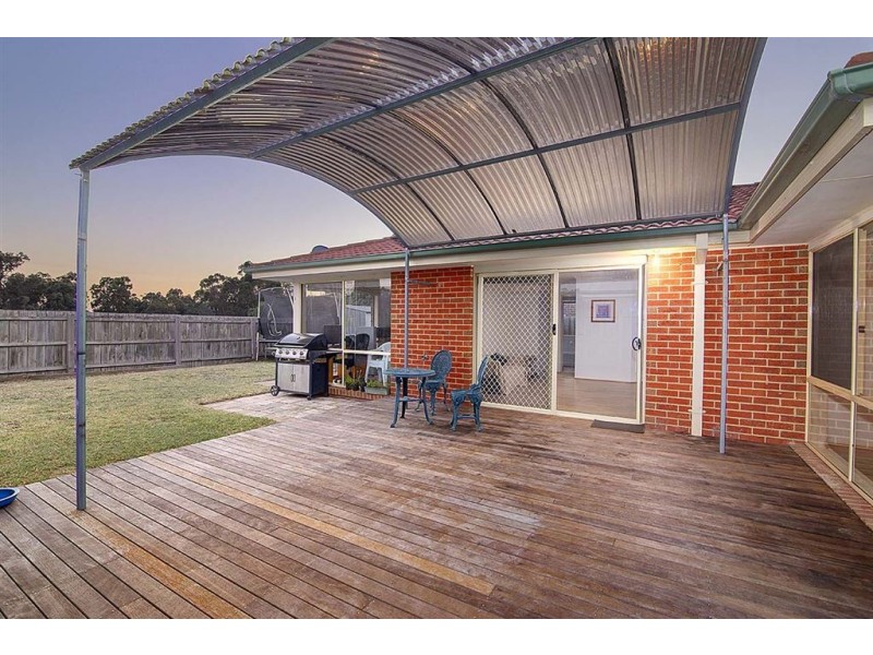 17 Grierson Drive, Kilsyth VIC 3137