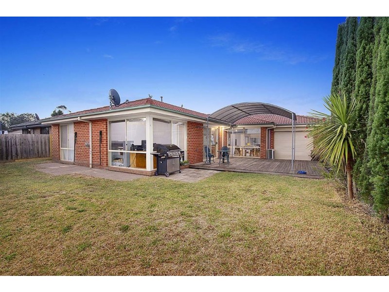17 Grierson Drive, Kilsyth VIC 3137