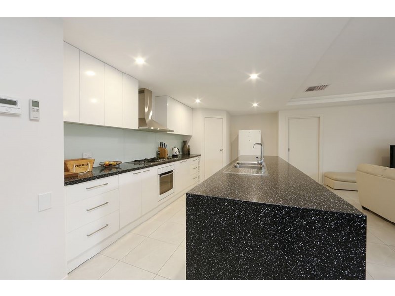 37 Canterbury Road, Montrose VIC 3765