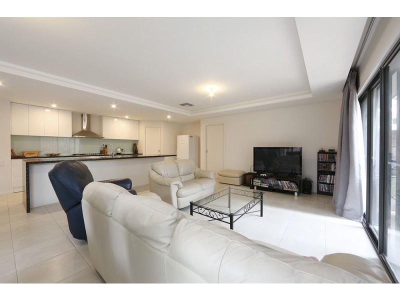 37 Canterbury Road, Montrose VIC 3765