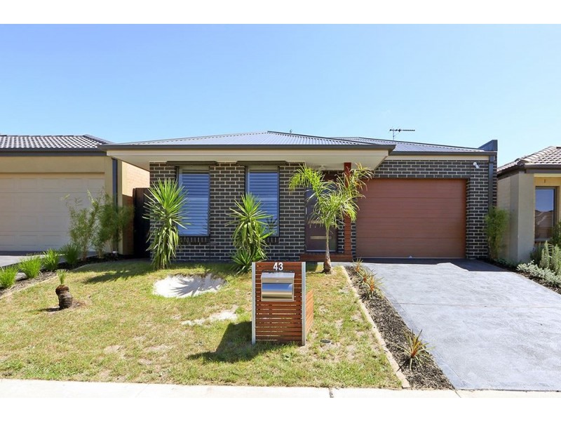 43 Crepe Avenue, Cranbourne West VIC 3977