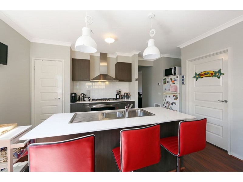 43 Crepe Avenue, Cranbourne West VIC 3977