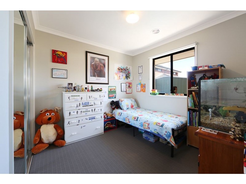 43 Crepe Avenue, Cranbourne West VIC 3977
