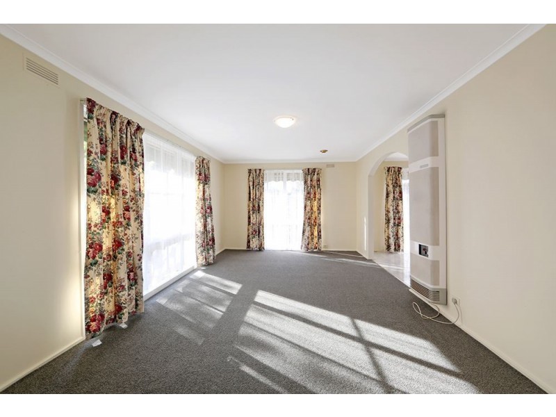 8 Falconer Crescent, Bayswater North VIC 3153