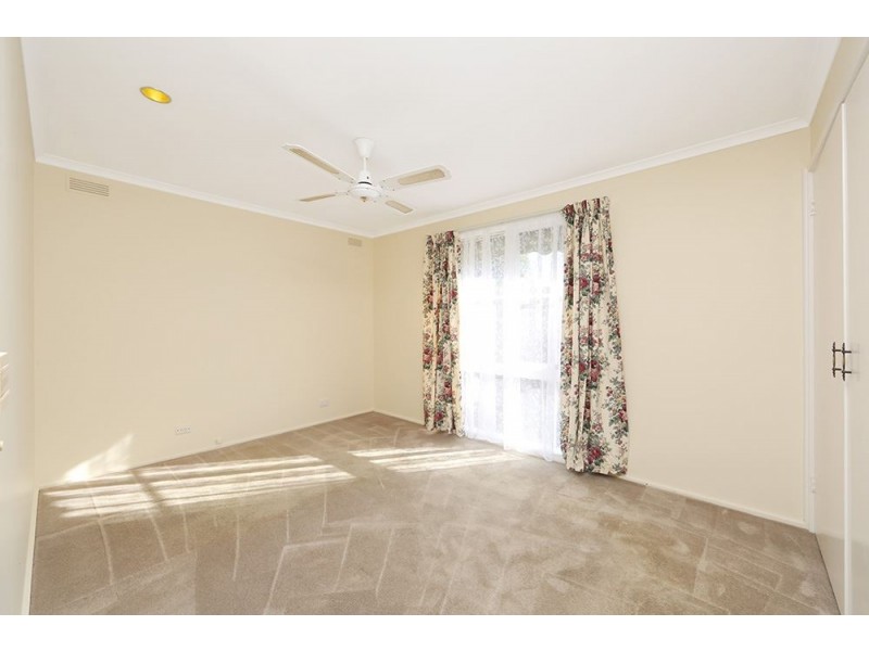 8 Falconer Crescent, Bayswater North VIC 3153