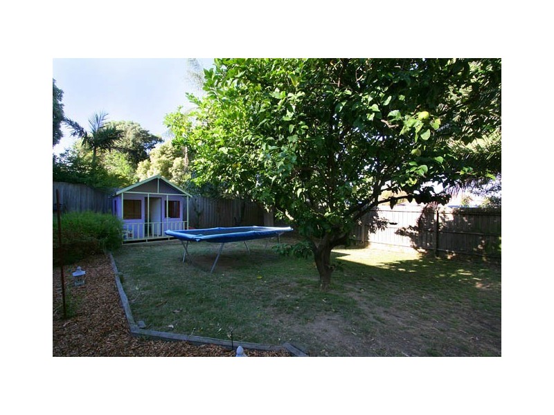 8 Hollyoak Court, Ferntree Gully VIC 3156