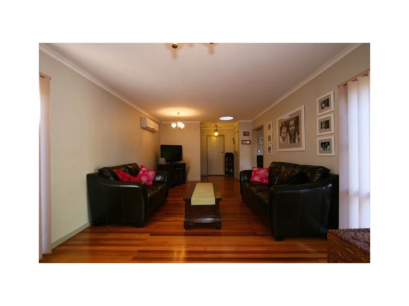 8 Hollyoak Court, Ferntree Gully VIC 3156