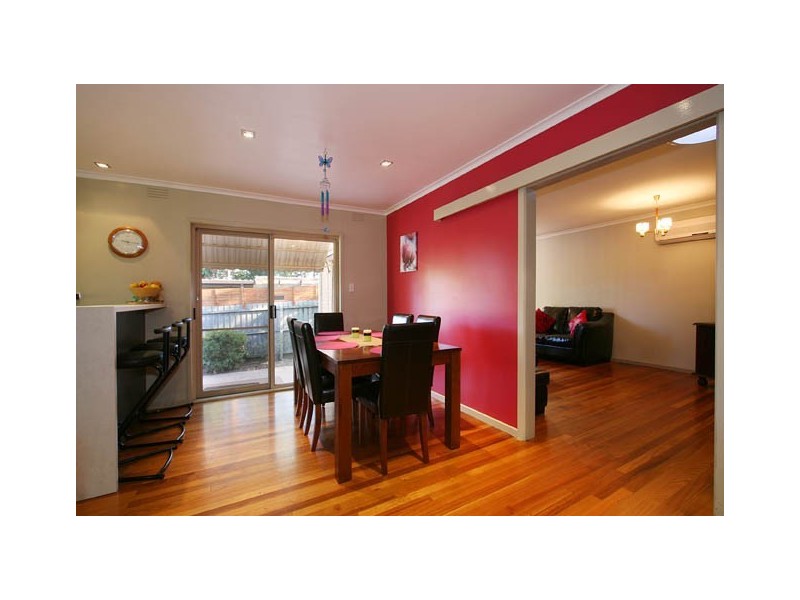 8 Hollyoak Court, Ferntree Gully VIC 3156
