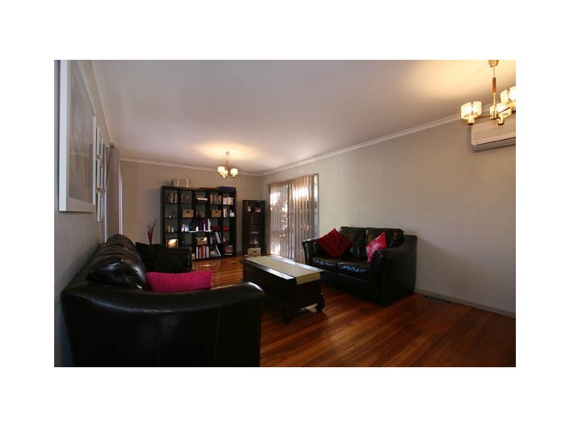 8 Hollyoak Court, Ferntree Gully VIC 3156
