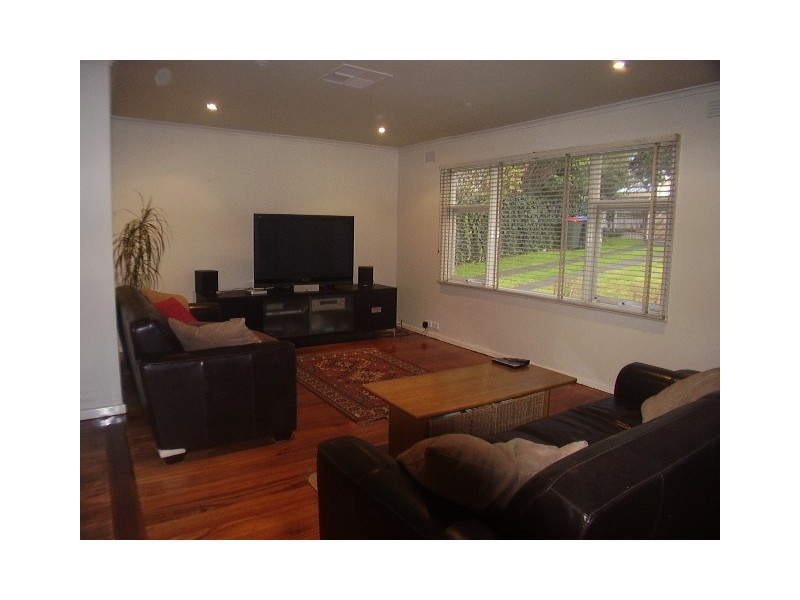8 Weyburn Road, Boronia VIC 3155