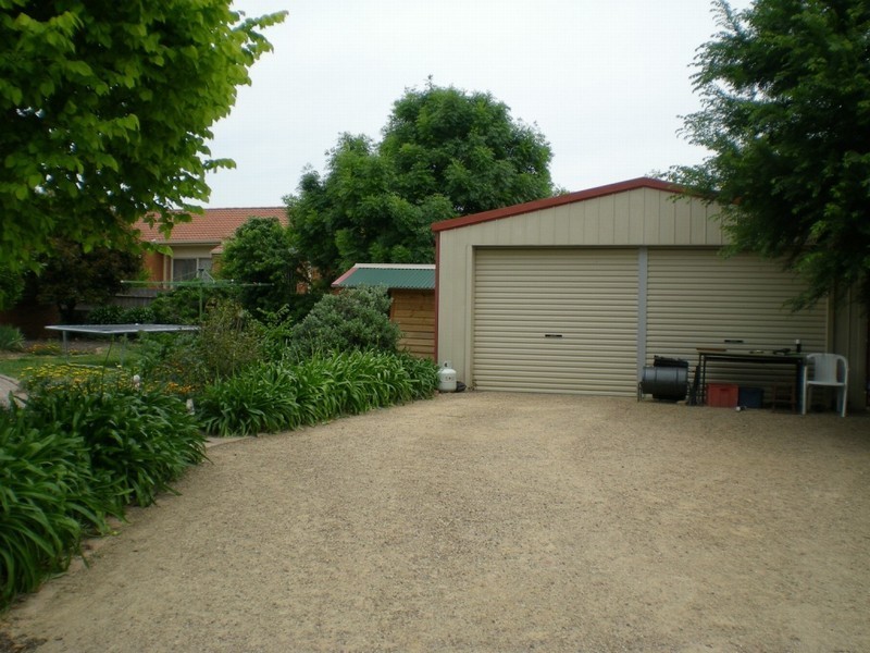 2 Handasyde Ave, Kilsyth South VIC 3137