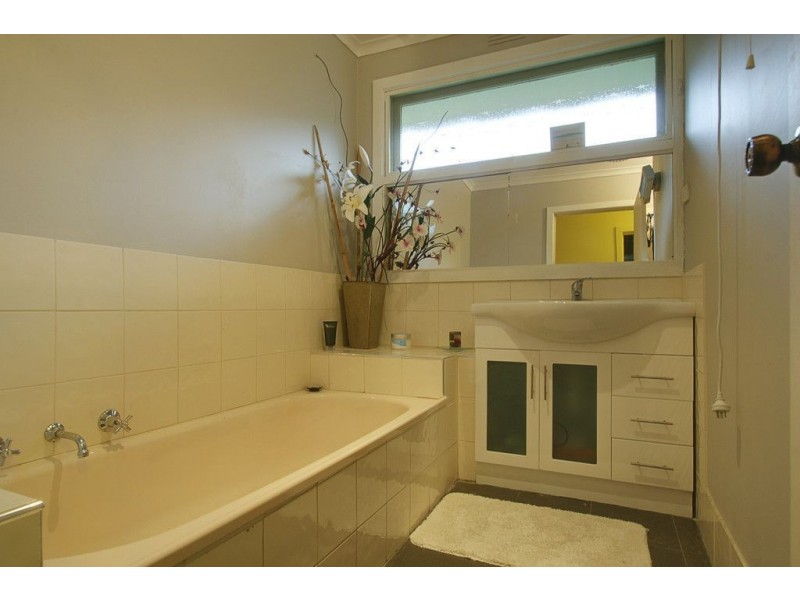 22 Rona Street, Ferntree Gully VIC 3156