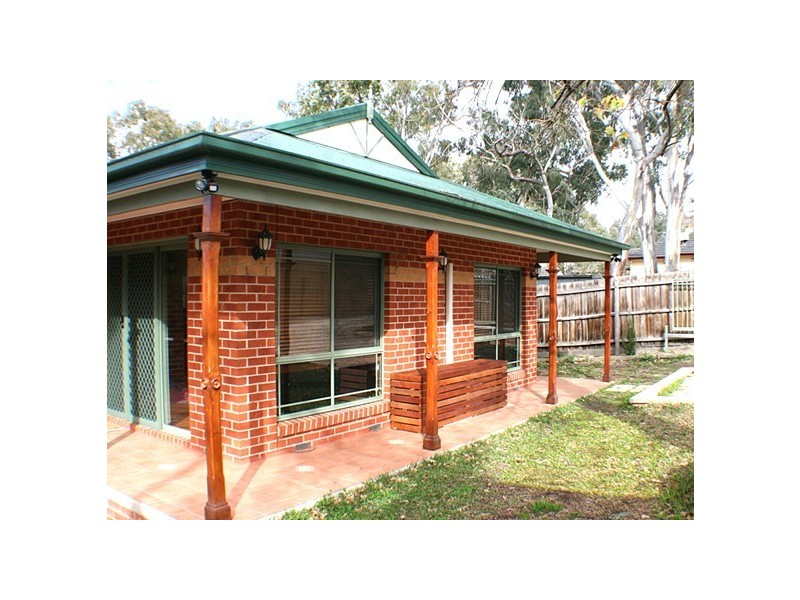 17A Dunstan Street (enter off laneway in Jacka Street), Macleod VIC 3085