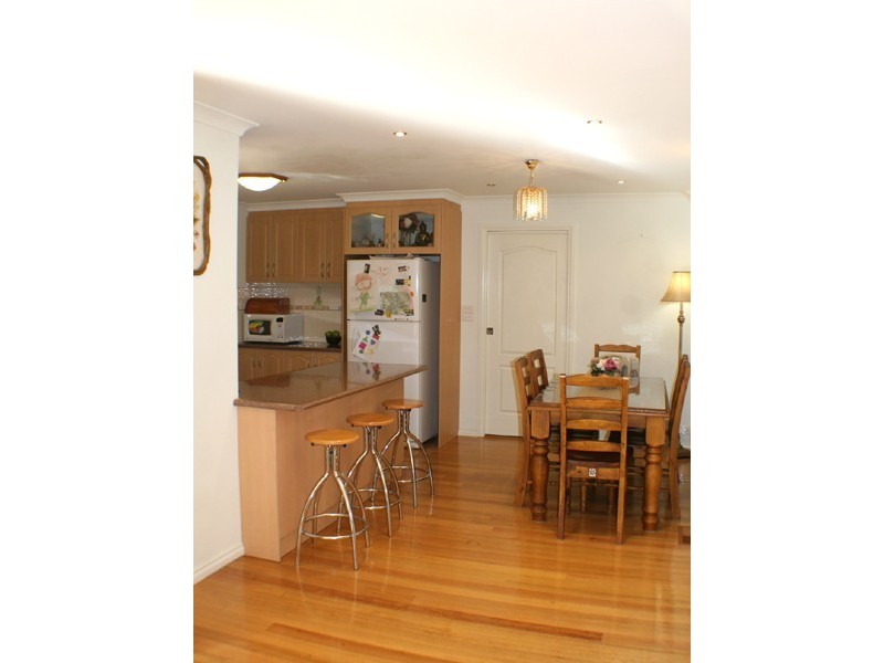 17A Dunstan Street (enter off laneway in Jacka Street), Macleod VIC 3085