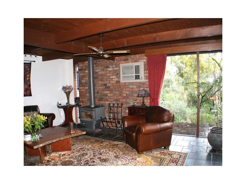 8 Davies Drive, Eltham VIC 3095