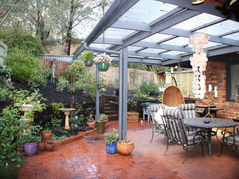 8 Davies Drive, Eltham VIC 3095