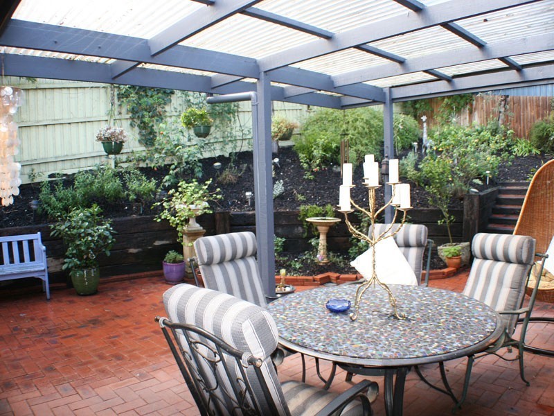 8 Davies Drive, Eltham VIC 3095