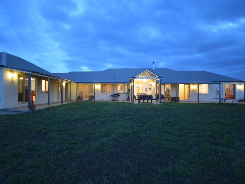 225 Garden Hill Court, Kangaroo Ground VIC 3097